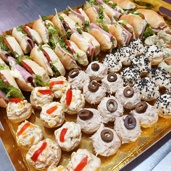 CHIPS Y CANAPÉS